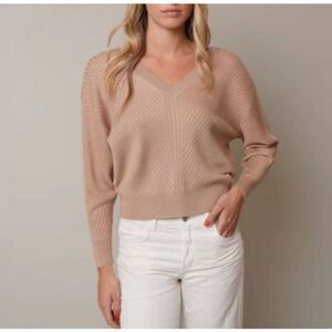 CYRUS WHITE/CREAM V-NECK DOLMAN SLEEVE SWEATER SZ.M NWOT.